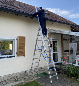 Mehrzweckleiter Handwerkerausführung 3-teilig, 35/41/47 cm breit mit Aussteifungsstreben an den Leiternteilen